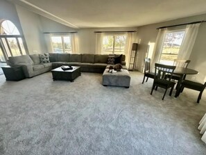 Smart-TV, Kamin, Videospiele