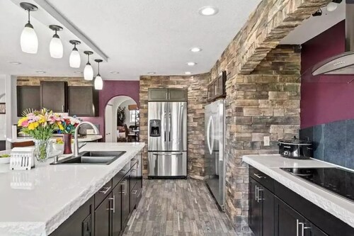 Experience Scottsbluff charm in our spacious 4-bedroom retreat