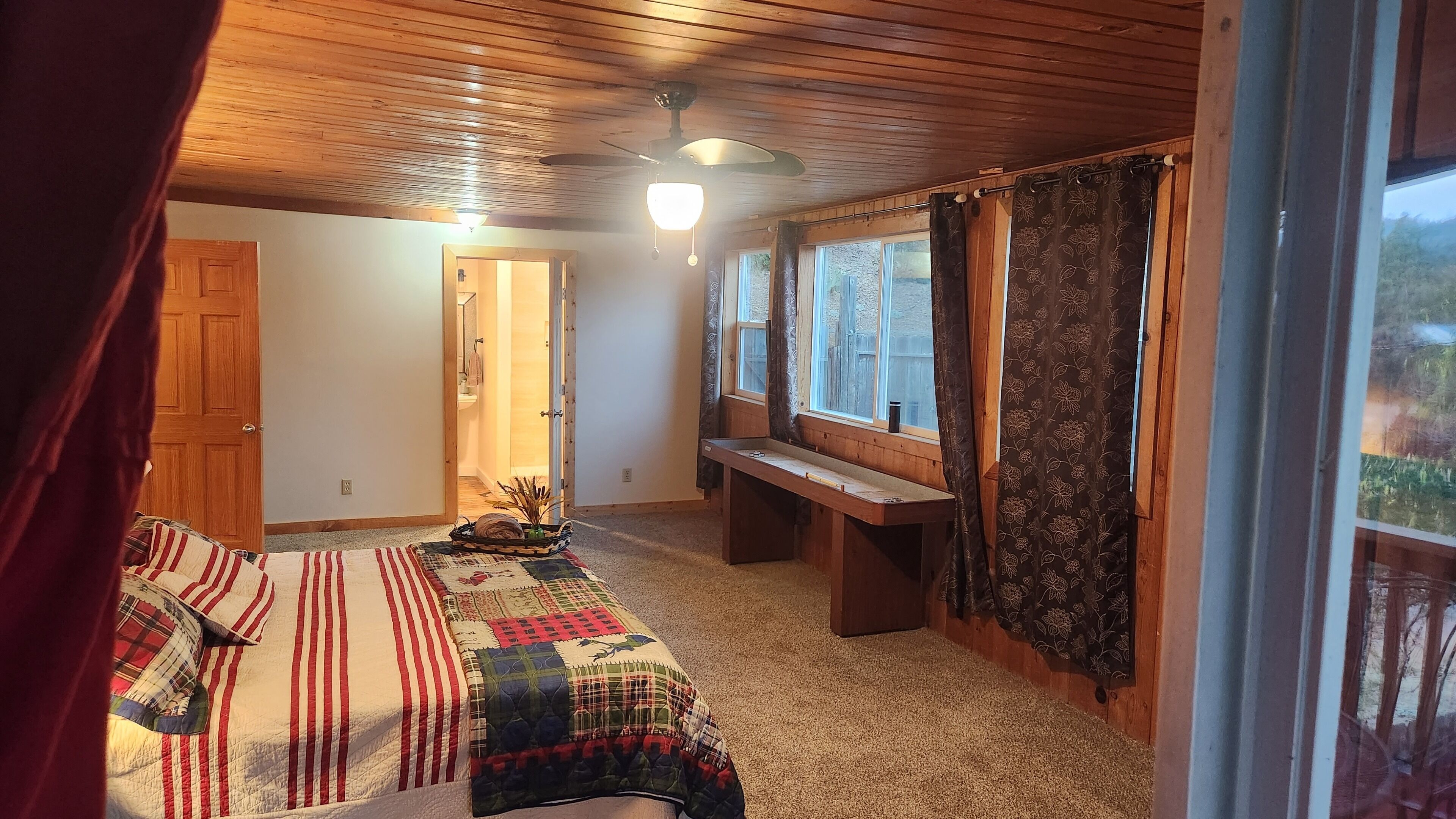 3 bedrooms, iron/ironing board, travel crib, WiFi