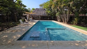 Kolam renang outdoor