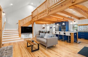 Living area - Shire Retreat - Berlin, Assateague, Ocean City (Berlin)