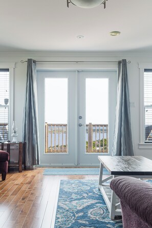 TV, fireplace, DVD player