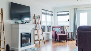 TV, fireplace, DVD player