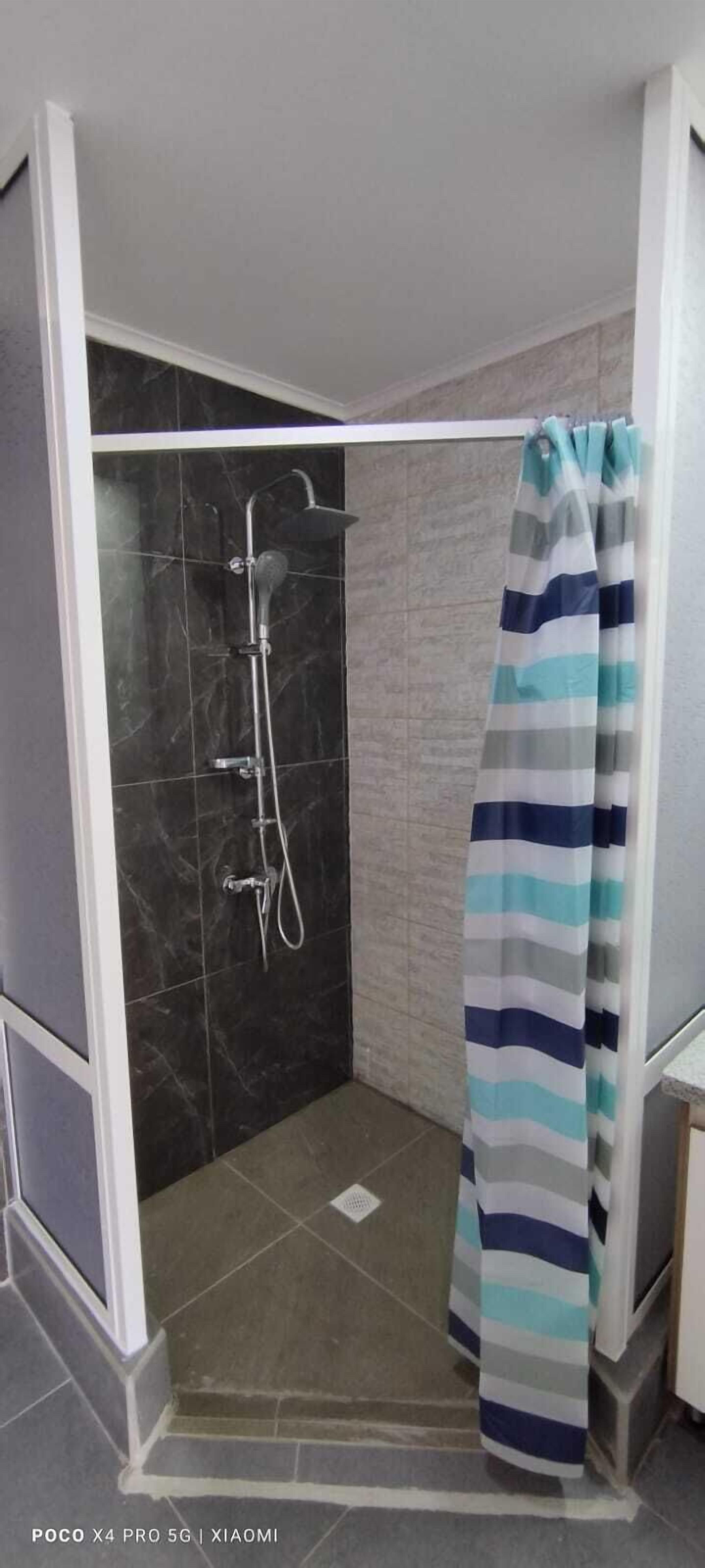 Dusche, Regendusche, Handtücher, Seife