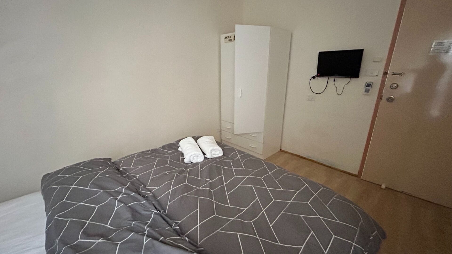 1 habitación, escritorio, wifi gratis y ropa de cama 