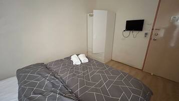 1 habitación, escritorio, wifi gratis y ropa de cama