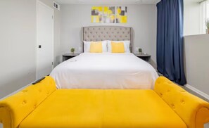 1 bedroom, iron/ironing board, WiFi, bed sheets - Beautiful Contemporary Suite #15 (Lawton)