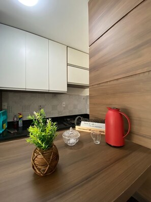 Refrigerador, placa de cocina, tostadora, licuadora