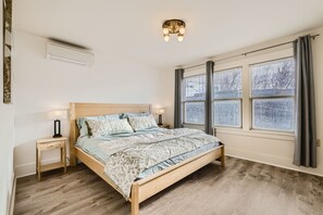 4 bedrooms, desk, iron/ironing board, travel cot - Prime Location walk to attractions w Free Parking (Seattle)