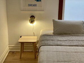3 bedrooms, desk, iron/ironing board, travel crib - Newly-renovated historic home in Logan Square (Chicago)