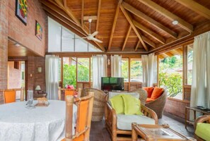 Smart TV - Hermosa casa en Mariquita con Piscina! (Mariquita)