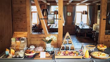 Tägliches inbegriffenes kontinentales Frühstück