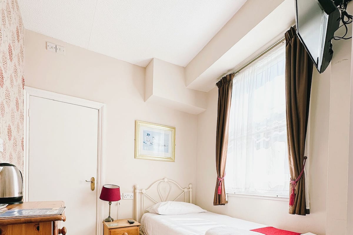 Single Room | Free WiFi