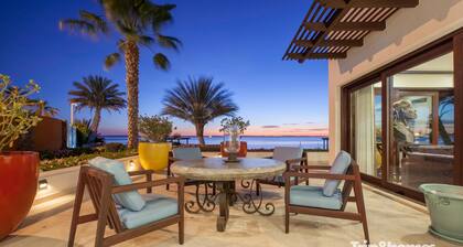 Luxury 4BR/4Ba Beach front Villa perfect location