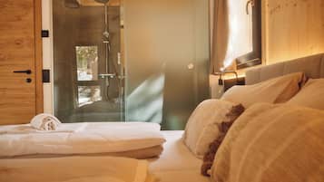 4 bedrooms, desk, travel crib, free WiFi
