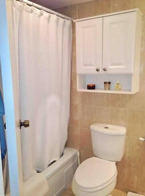 Hair dryer, towels, toilet paper - 2-bedroom condo just 7 minutes to Hollywood Beach (Hallandale Beach)