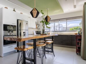 Fridge, microwave, oven, coffee/tea maker