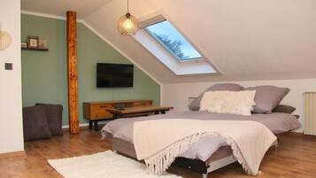 1 Schlafzimmer, Schreibtisch, Bügeleisen/Bügelbrett, Reisekinderbett