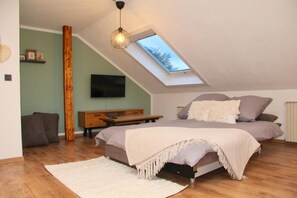 1 Schlafzimmer, Schreibtisch, Bügeleisen/Bügelbrett, Reisekinderbett