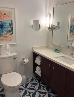 Hårtørrer, håndklæder, Sæbe, Toiletpapir