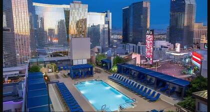 Luxurious 2-Bedroom Villa on the strip in Vegas – the Ultimate Getaway!