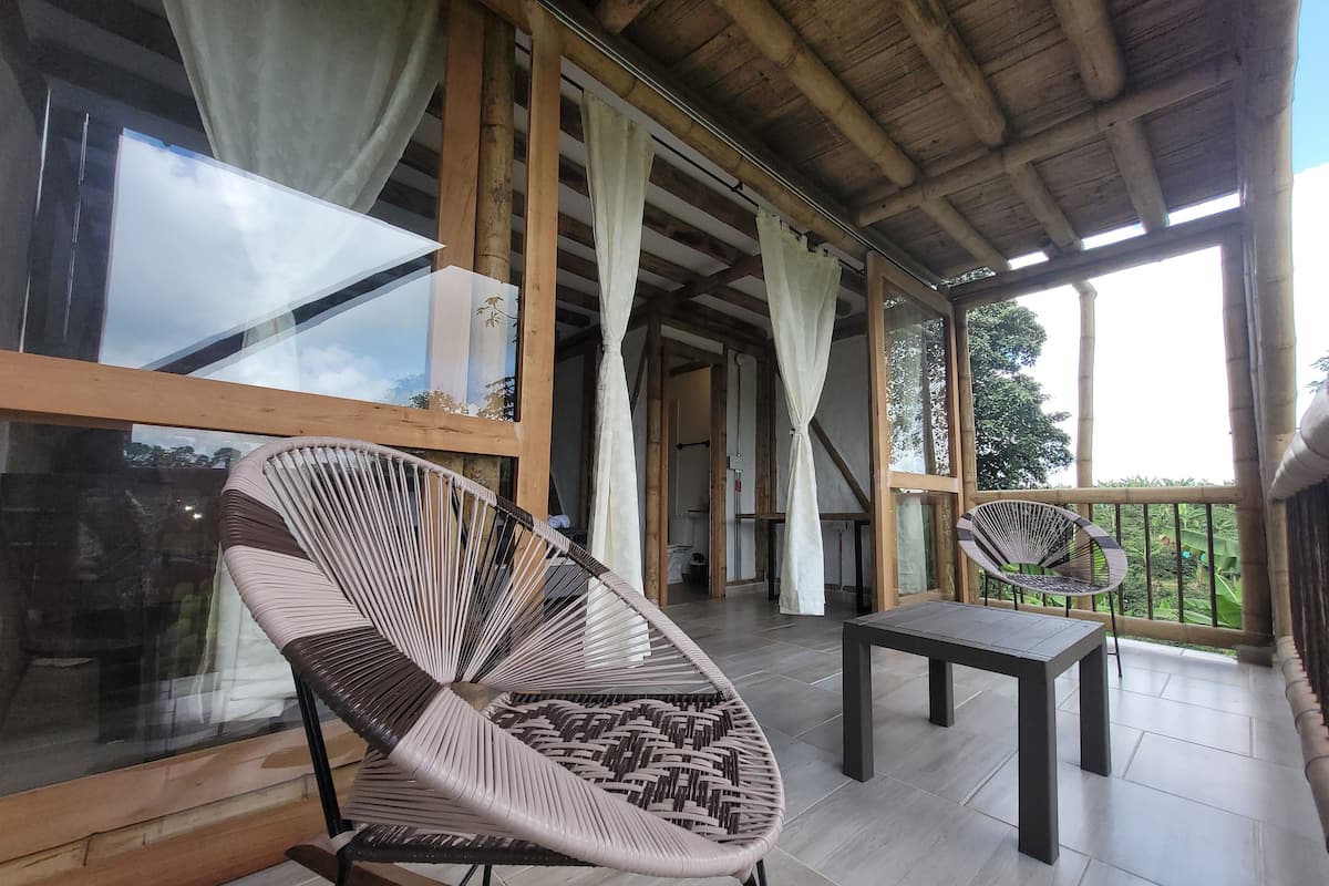 Standard Triple Room | Laptop workspace, free WiFi, bed sheets