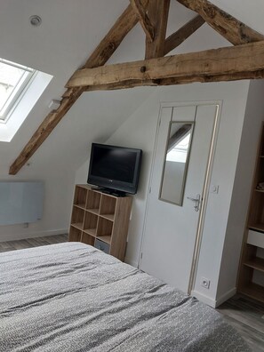 2 chambres, fer et planche à repasser, Wi-Fi gratuit, draps fournis