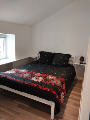 2 habitaciones, tabla de planchar con plancha y wifi gratis 