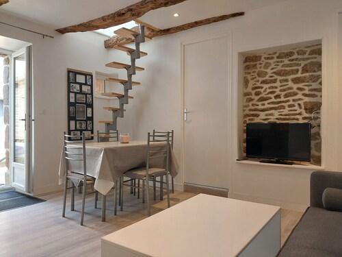 Dépendance de Charme au Calme Proche du Centre de Dinan