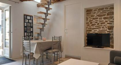 Dépendance de Charme au Calme Proche du Centre de Dinan