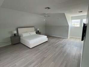 4 chambres, fer et planche à repasser, Wi-Fi, draps fournis