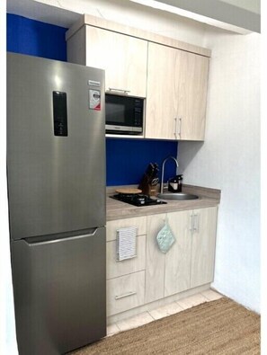 Fridge, microwave, stovetop, coffee/tea maker