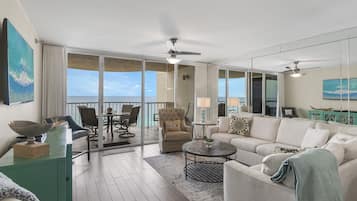 Smart TV, reproductor de DVD, libros y estéreo