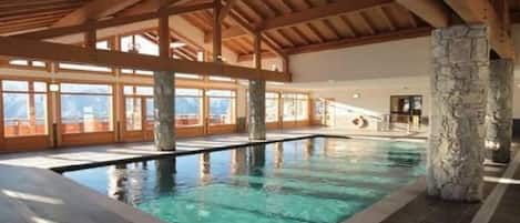 Inomhuspool och uppvärmd pool