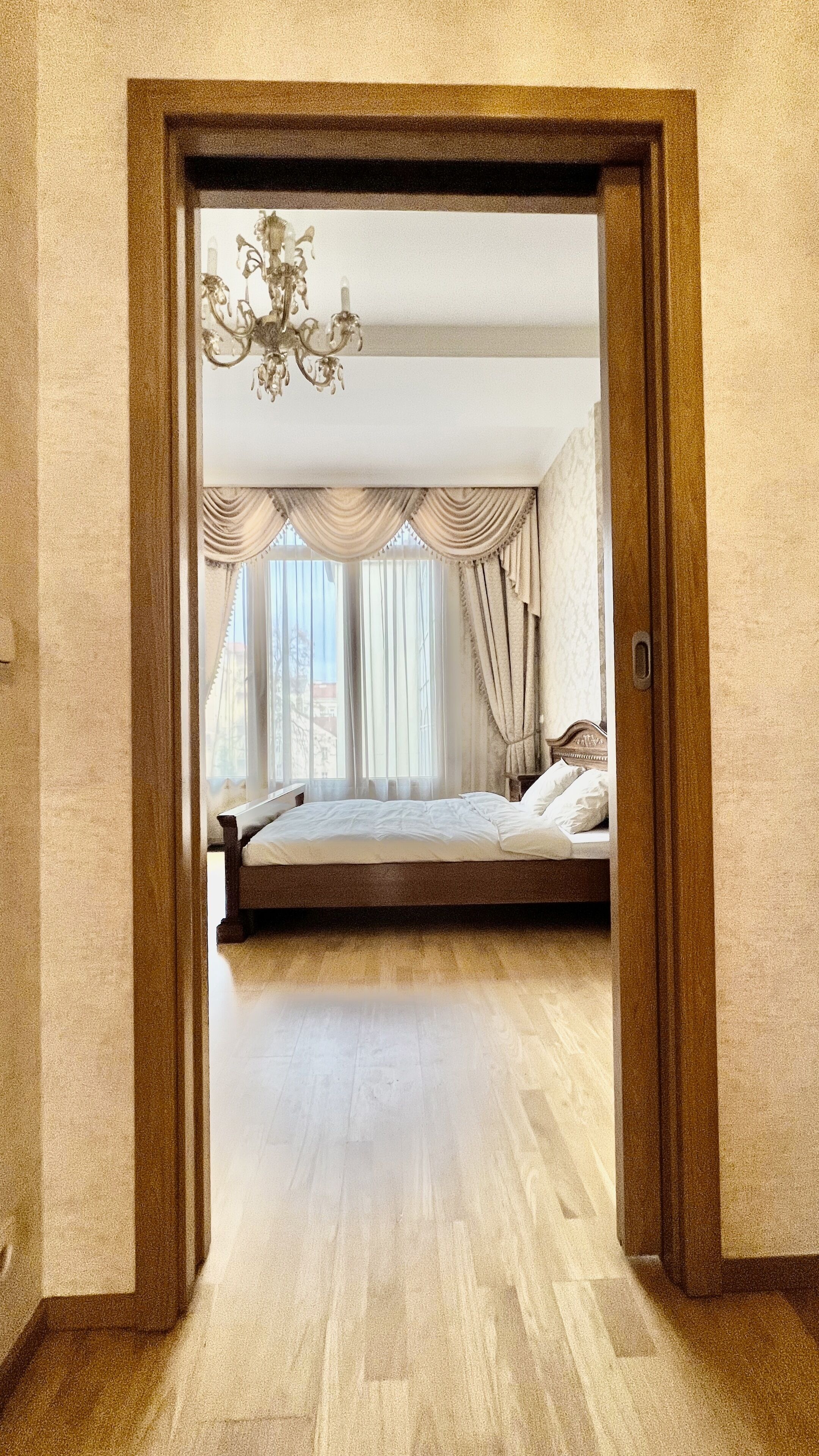 1 habitación, escritorio, tabla de planchar con plancha y wifi 