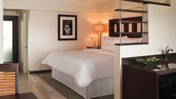 2 bedrooms, in-room safe, desk, iron/ironing board