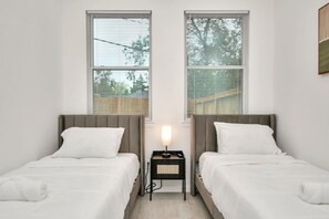 3 bedrooms, iron/ironing board, WiFi, bed sheets