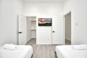 3 soverom, strykejern/-brett, wi-fi og sengetøy