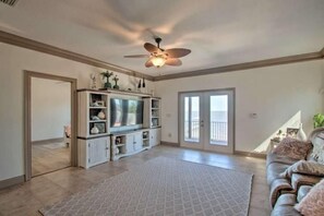 Smart TV, fireplace, books, printers - Private Pool/Pier - Beautiful Bayfront Property! (Gulf Shores)