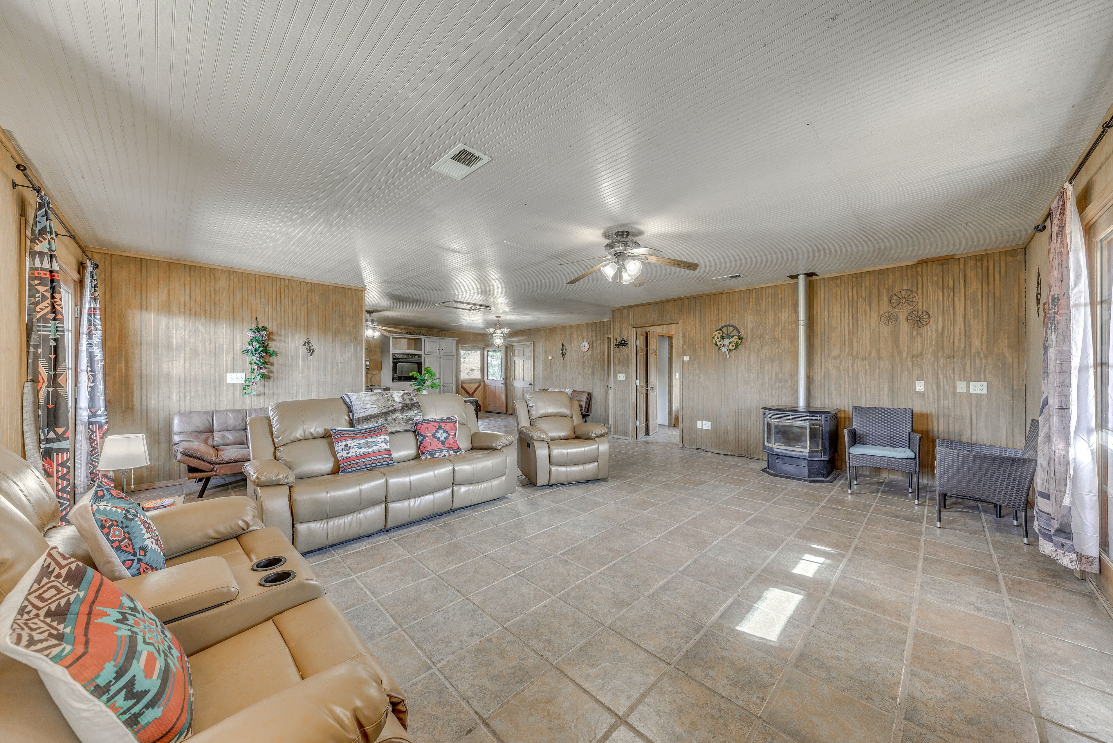 Capitan Vacation Rental w/ Grill, Near Ruidoso!