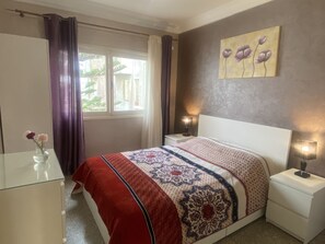 2 bedrooms, desk, iron/ironing board, travel crib - Spacieux et cosy - proche de forêt et corniche rabat (Rabat)