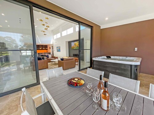 Casa Divina - Fabulous getaway of grand proportions