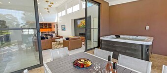 Casa Divina - Fabulous getaway of grand proportions