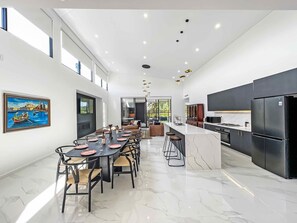 Dining - Casa Divina - Fabulous getaway of grand proportions (POKOLBIN)