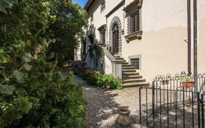 Property grounds - Villa in San Martino with 6 bedrooms sleeps 12 (San Martino)