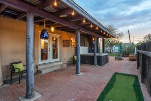 Terrace/patio - Central Home w/ Panoramic Views - 1.3 miles to UofA / 3.5 miles to downtown (Tucson)