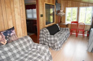 Fernseher, DVD-Player, Stereoanlage