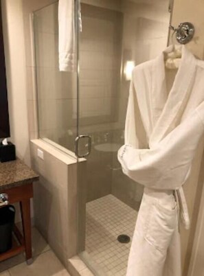 Shower, hair dryer, towels, soap - Fabulous Rancho Mirage Rental (Palm Desert)