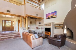 Smart-TV, peis og bøker