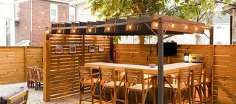 The Oasis- Hot tub&Walk to Bars